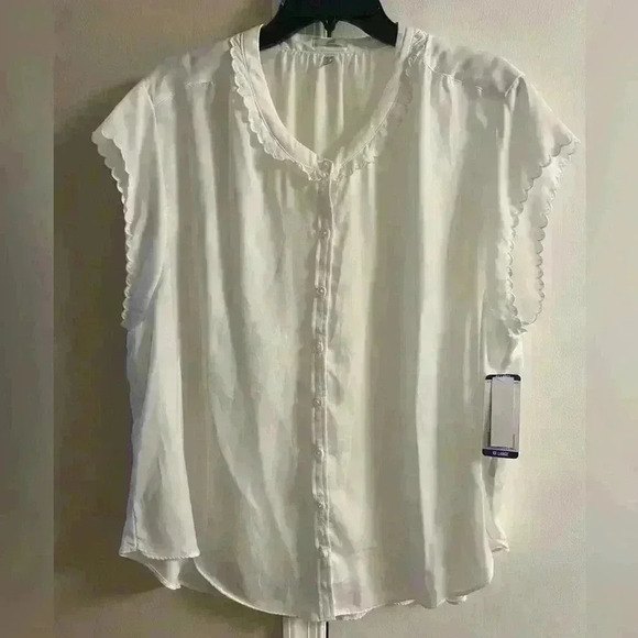 Joie Tops - Joie blouse button front white scallop edge short sleeves XXL NWT